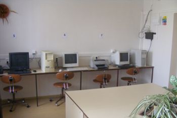 klubovna s výpočetní technikou a připojením k internetu (foto 5)